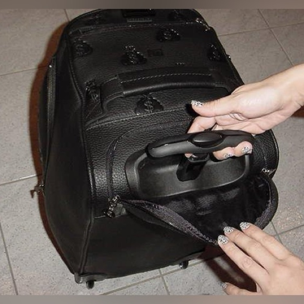 New Old Stock Kiss Gene Simmons BLACK LEATHER Moneybag Duffle Bag - Original Box - Picture 14 of 17